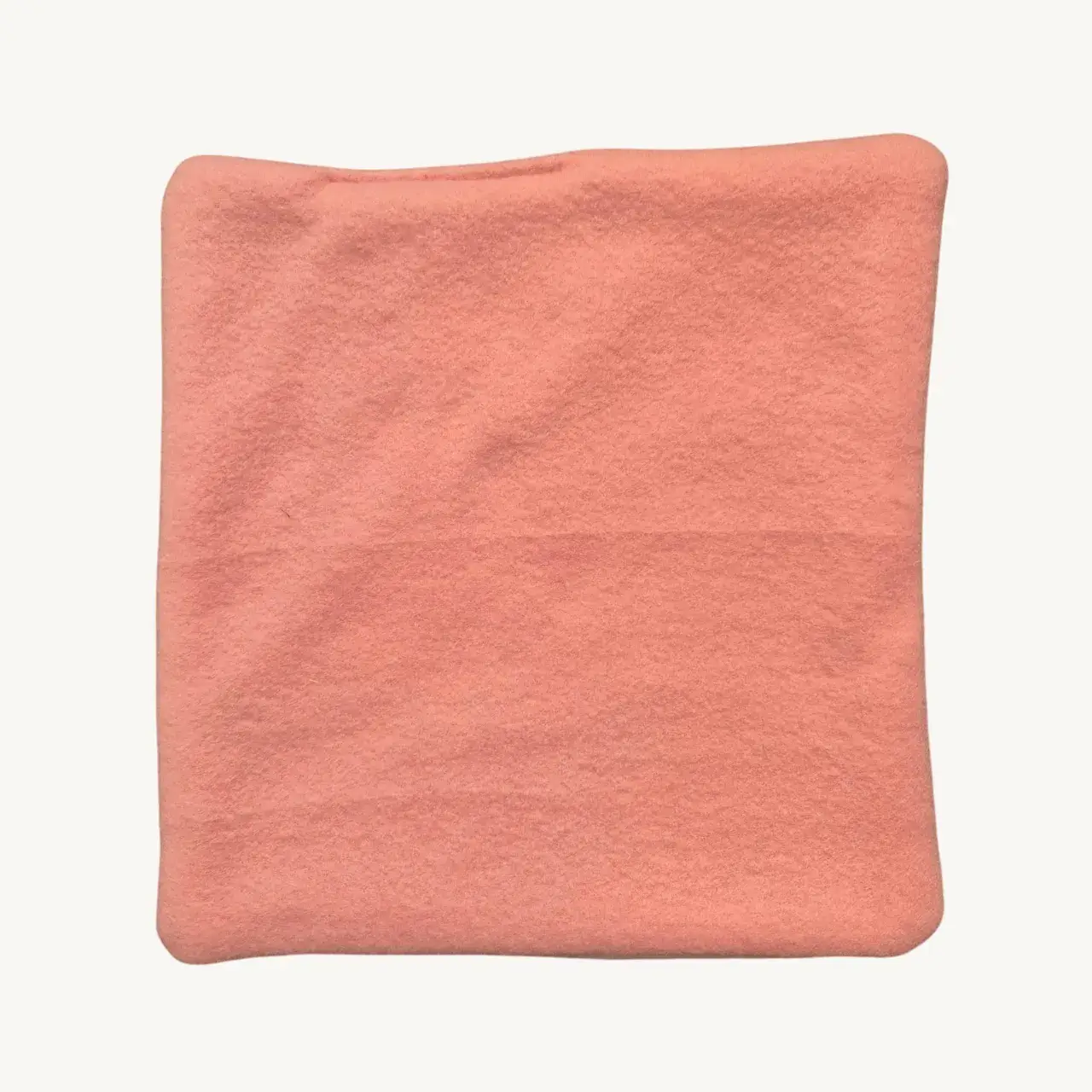 Offrez à votre cochon d’Inde un tapis doux et absorbant avec notre peepad vert menthe. Lavable, réutilisable et parfait pour un environnement propre et sec.