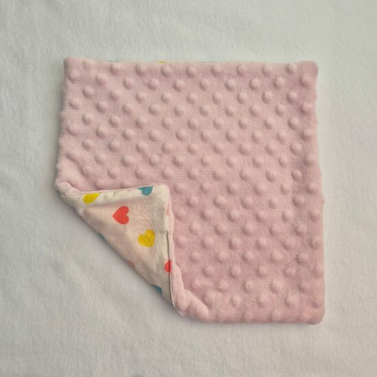 Offrez à votre cochon d’Inde un tapis doux et absorbant avec notre peepad fantaisie cœur. Lavable, réutilisable et parfait pour un enclos propre.